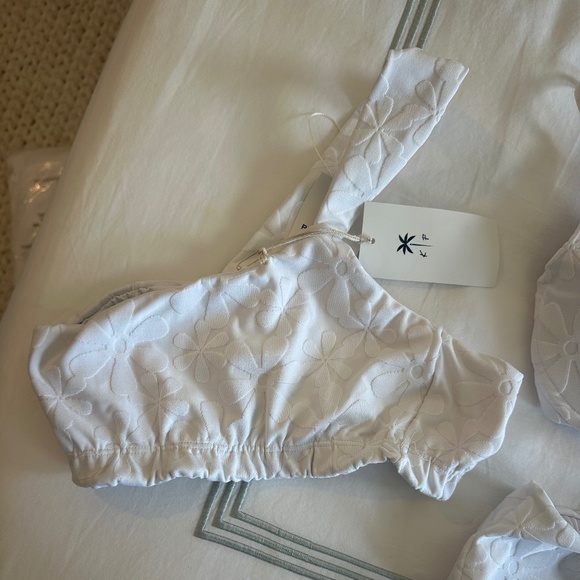 White floral one shoulder bikini top - Picture 1 of 1